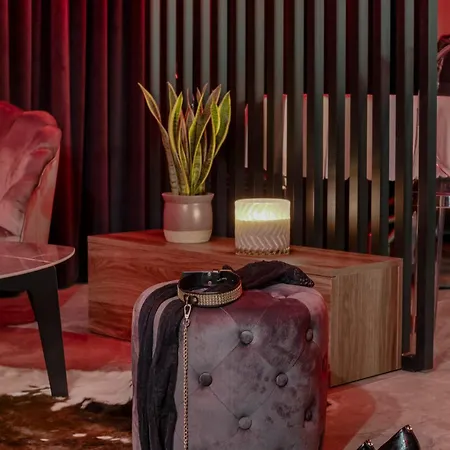 Secret Bdsm - Stylowy I Klimatyczny Apartament Dla Doroslych, Klimatyzacja, Parking Podziemny, Pelne Wyposazenie Warszawa Zewnętrze zdjęcie